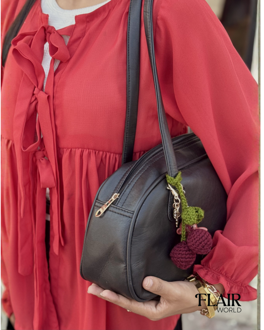 Lavisa Black Shoulder Bag