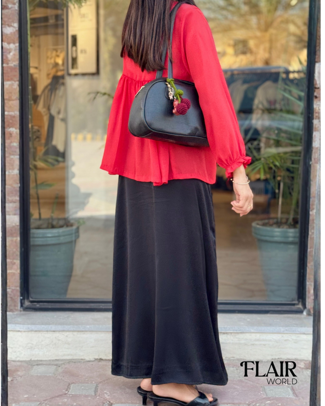 Lavisa Black Shoulder Bag