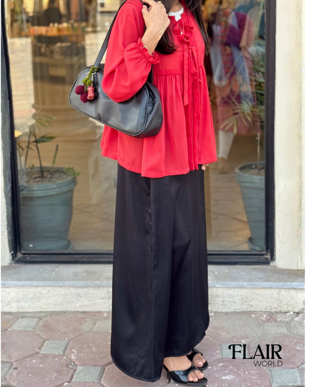 Lavisa Black Shoulder Bag